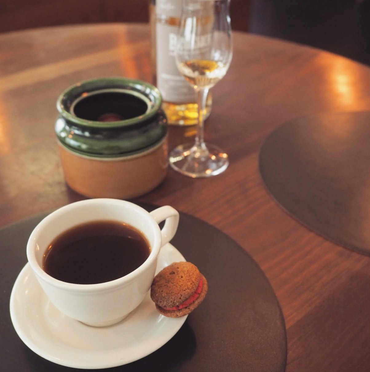 Filter coffee and the best biscuits at *Sixpenny*!